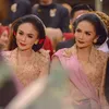 Penampilan para seleb di nikahan sang adik