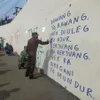 grafiti jembatan kedungkandang meme
