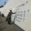 grafiti jembatan kedungkandang meme