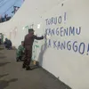 grafiti jembatan kedungkandang meme