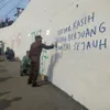 grafiti jembatan kedungkandang meme