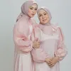Potret Lesti bersama Ibunda.