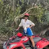 Cast Pick Me Trip in Bali Pakai Kebaya