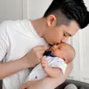 Hot Daddy Irwansyah Gendong Baby Ukkasya