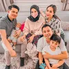 Hot Daddy Irwansyah Gendong Baby Ukkasya