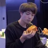 Jin BTS versus makanan