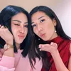 kebersamaan Christie dan Syahrini