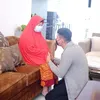 Potret kedektan Robby Purba dan sang ibu.