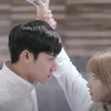 Adegan romantis Kenny Austin dan Lee Hyunjoo