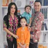 Wisuda Sheva Anak Ussy Sulistiawaty