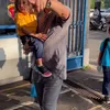 Zaskia Adya Mecca Antar Anak Sekolah