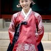 Han Ji Min ada di peringkat 3 dengan perolehan suara 12%. Dia mengenakan hanbok dalam beberapa drama, mulai dari LEE SAN, WIND OF THE PALACE hingga ROOFTOP PRINCE.