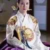 seleb cantik tampil sempurna pakai hanbok