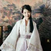 seleb cantik tampil sempurna pakai hanbok