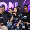 Titi DJ kembali duduk semeja dengan Dhani.