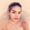 Artis Indonesia Pose Dalam Bathtub