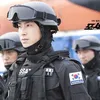 idol k-pop kostum polisi