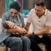 Raul Lemos Gendong Baby Ameena