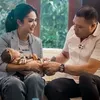 Raul Lemos Gendong Baby Ameena