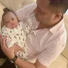 Raul Lemos Gendong Baby Ameena