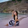 Pose Cantik Naysila Mirdad di Pantai