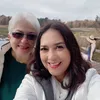 Artis dengan Ibu Bule