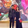 Ketika menghadiri pernikahan Atta dan Aurel, Ibnu Jamil dan Ririn Ekawati mengenakan busana serba warna hitam. Keduanya tampak memesona meski outfit yang dipakai terkesan sederhana. Salah satu couple goals nih.