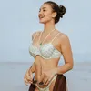 Artis Kenakan Bikini Two Piece