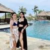 Artis Kenakan Bikini Two Piece