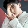 Idol K-Pop Cowok pakai nail art