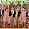 Foto Pernikahan Adik Krisdayanti