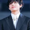 Idol Paling Populer di Grup - V BTS - Lisa BLACKPINK