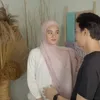 Rey Mbayang kreasikan hijab Dinda Hauw
