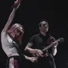 Lagi Jatuh Cinta? Coba Deh Denger 15 Lagu Mancanegara Berikut