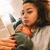 Nikita Willy Gendong Baby Izz