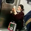 Seleb Korea Naik Transportasi Umum