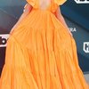 Bintang BIG LITTLE LIES, Kathryn Newton mengatakan pada reporter di red carpet Screen Actors Guild Awards 2020 kalau ia 'ingin terlihat seperti matahari.' Well, gaunnya menjawab segalanya.