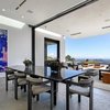Namun harga mansion yang menghadap ke kota Los Angeles itu terus turun hingga ke harga USD 32juta atau sekitar Rp458 miliar.