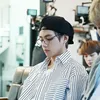 V BTS Berkacamata