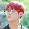 V BTS Berkacamata