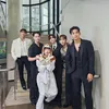 2PM di Tangga