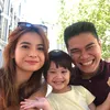 Foto Mesra Acha Septriasa &amp; Suami di Australia