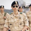 Song Joong Ki pernah menjadi tentara dalam drama DESCENDANTS OF THE SUN. Drama hits ini merupakan comebacknya pasca wamil.
