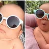 Bayi Berjemur Pakai Kacamata
