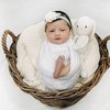 Tak sedikit yang terkagum-kagum dengan paras Baby Guzel yang cantik. Ya, ia tak hanya berkulit putih tapi juga bermata indah serta punya hidung mancung.