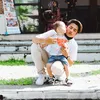 Zikri Daulay Momong Anak 