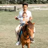 Zikri Daulay Momong Anak 