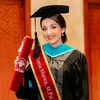 Tsania Marwa Saat Wisuda S2 Psikologi