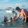 Nagita Slavina main bareng Kiano di laut