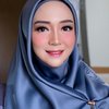 Sang suami sendiri adalah Wakil Bupati Lampung Selatan. Kini, Nuri Maulida pun menikmati 'profesi' barunya sebagai ibu pejabat.